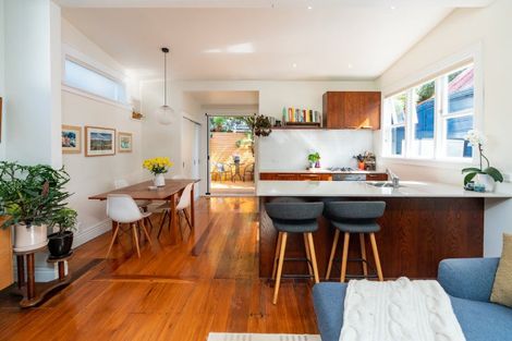 Photo of property in 25 Patanga Crescent, Thorndon, Wellington, 6011