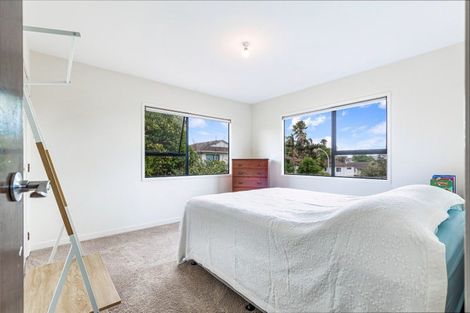 Photo of property in 22 Landsdale Place, Massey, Auckland, 0614