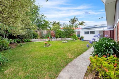 Photo of property in 1/149 Farquhar Road, Glendene, Auckland, 0602