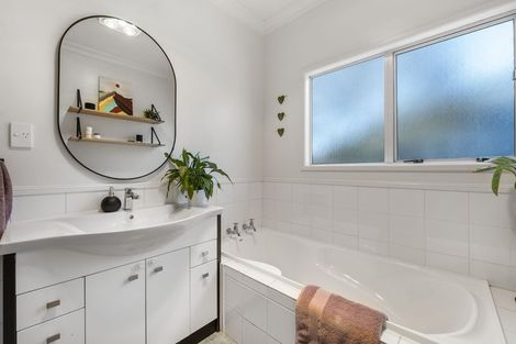 Photo of property in 3 Pukaka Street, Strandon, New Plymouth, 4312