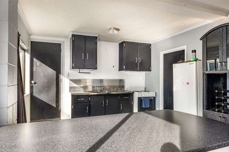 Photo of property in 84 Pioneer Road, Moturoa, New Plymouth, 4310