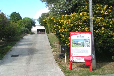 Photo of property in 21 Catalina Crescent, Forrest Hill, Auckland, 0620