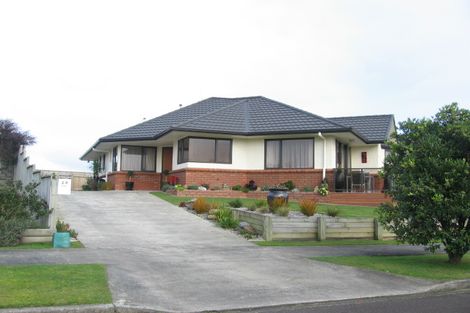 Photo of property in 28 Greenwood Place, Fitzherbert, Palmerston North, 4410