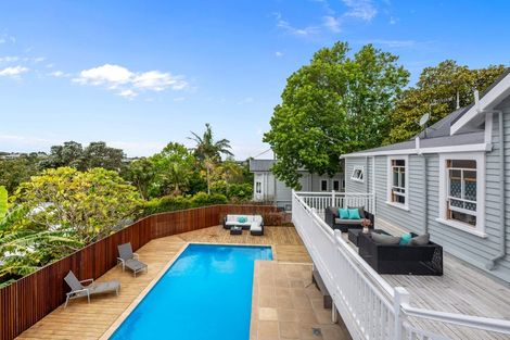 Photo of property in 30 Maritime Terrace, Birkenhead, Auckland, 0626