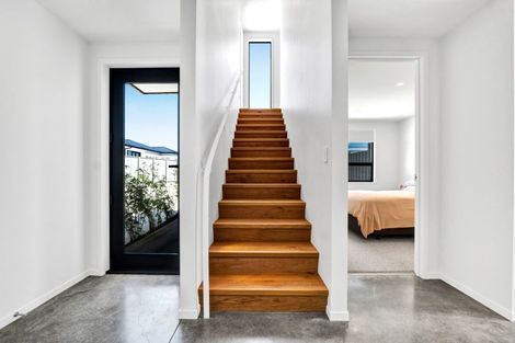 Photo of property in 5b Strandon Place, Strandon, New Plymouth, 4312