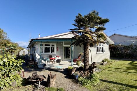 Photo of property in 4 Rintoul Street, Westport, 7825