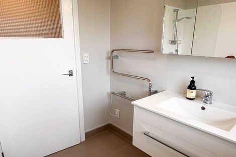 Photo of property in 180 Centaurus Road, Saint Martins, Christchurch, 8022