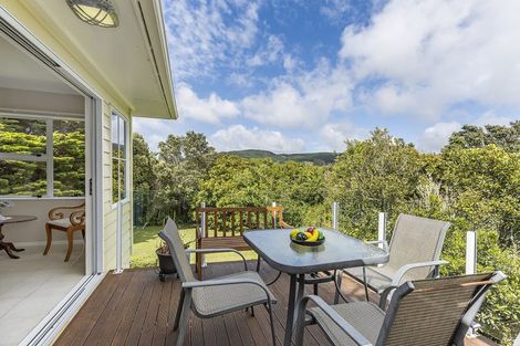 Photo of property in 28 Bartlett Grove, Tawa, Wellington, 5028