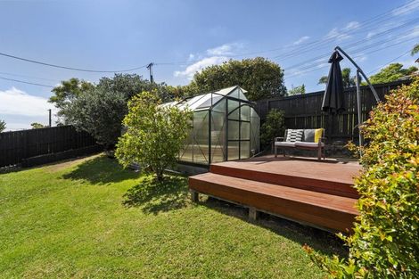 Photo of property in 1/870 Beach Road, Waiake, Auckland, 0630