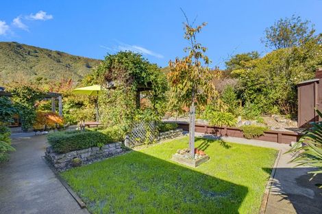 Photo of property in 76 Moana View Road, Waikawa, Picton, 7220