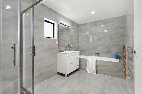 Photo of property in 18b Riverpark Crescent, Henderson, Auckland, 0610