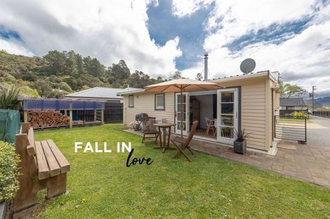 Photo of property in 21a Korau Grove, Stokes Valley, Lower Hutt, 5019