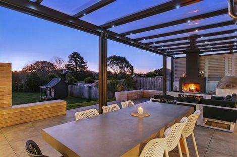 Photo of property in 10 Cottonwood Close, Paraparaumu Beach, Paraparaumu, 5032