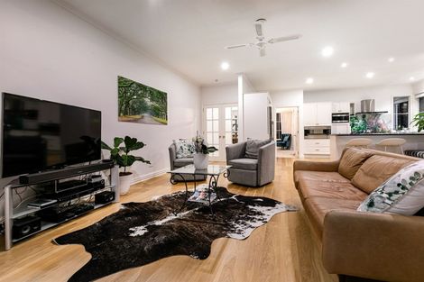 Photo of property in 27 Almond Grove, Greenhithe, Auckland, 0632