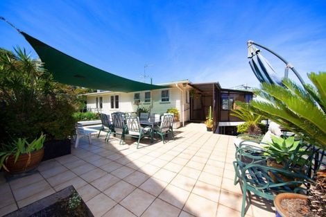 Photo of property in 9 Howard Road, Northcote, Auckland, 0627