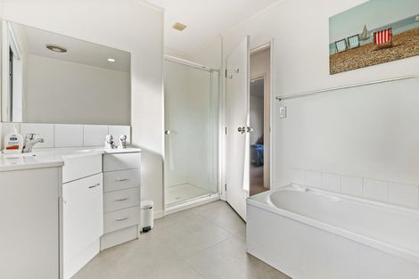 Photo of property in 11 Killygordon Place, Massey, Auckland, 0614