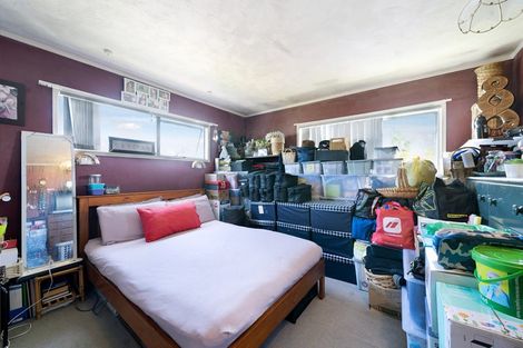 Photo of property in 3 Hillary Heights Avenue, Glendene, Auckland, 0602