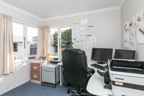 Photo of property in 9 Albert Street, Clive, 4102