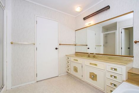 Photo of property in 9 View Road, Shelly Park, Auckland, 2014