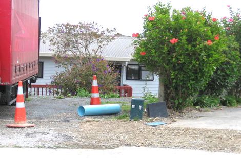 Photo of property in 78 Totaravale Drive, Totara Vale, Auckland, 0629