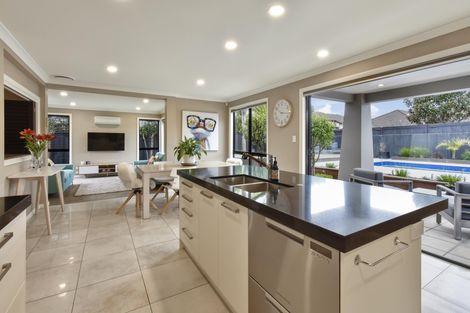 Photo of property in 14 Corsica Way, Karaka, Papakura, 2113