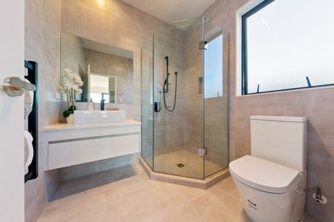 Photo of property in 11 Ropere Street, Kumeu, 0810