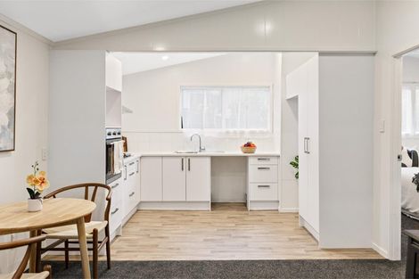 Photo of property in 15 Vina Place, Massey, Auckland, 0614