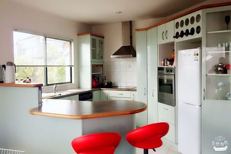 Photo of property in 49a Forrest Hill Road, Milford, Auckland, 0620