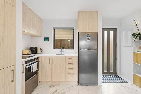 Photo of property in 4/7 Flanshaw Road, Te Atatu South, Auckland, 0610