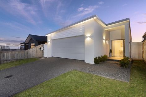 Photo of property in 16 Pimelea Street, Papamoa Beach, Papamoa, 3118