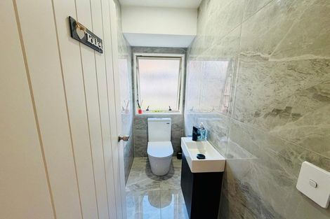 Photo of property in 4 Willowbank Close, East Tamaki Heights, Auckland, 2016