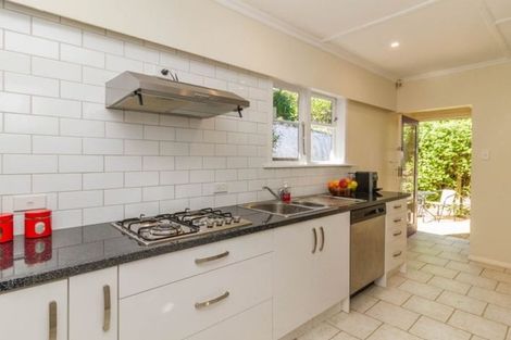 Photo of property in 2 Curtis Street, Northland, Wellington, 6012