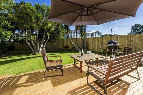 Photo of property in 3a Domain Road, Weymouth, Auckland, 2103