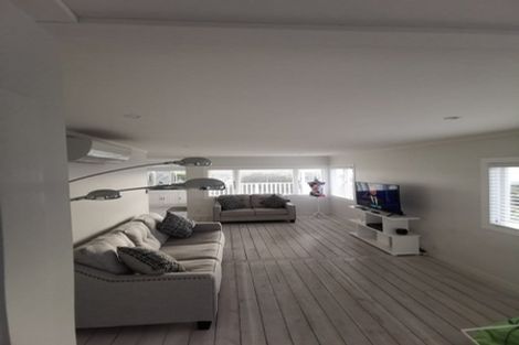 Photo of property in 12 Tindalls Bay Road, Tindalls Beach, Whangaparaoa, 0930