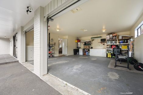 Photo of property in 17 Paddington Grove, Karori, Wellington, 6012