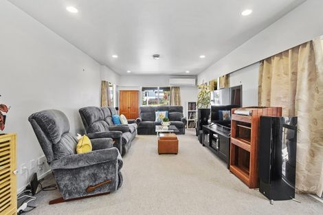 Photo of property in 5 Sumich Place, West Harbour, Auckland, 0618