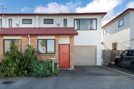 Photo of property in 24/22 Northcross Drive, Oteha, Auckland, 0632