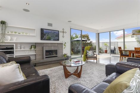 Photo of property in 5 Alberta Street, Point Chevalier, Auckland, 1022