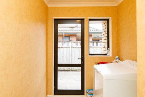 Photo of property in 2 Fernlea Avenue, Kelvin Grove, Palmerston North, 4414