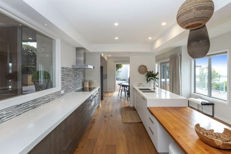 Photo of property in 2 Challenger Lane, Redcliffs, Christchurch, 8081