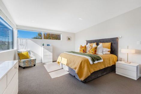 Photo of property in 33 Luplau Crescent, Cockle Bay, Auckland, 2014