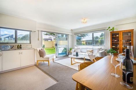 Photo of property in 15 Colin Wild Place, Glenfield, Auckland, 0629