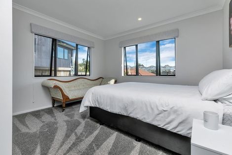 Photo of property in 29 Bernleigh Terrace, West Harbour, Auckland, 0618