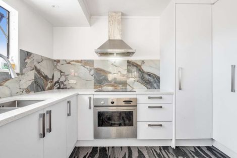 Photo of property in 1/18 Frobisher Way, Clendon Park, Auckland, 2103