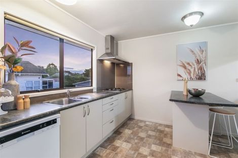 Photo of property in 1/2 Northall Road, New Lynn, Auckland, 0600