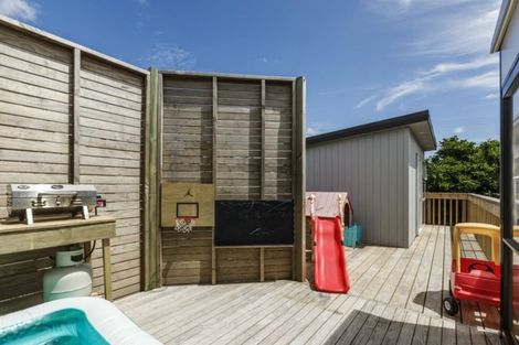 Photo of property in 1/25 Fairclough Road, Beach Haven, Auckland, 0626