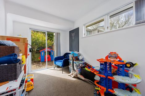Photo of property in 9 Grimshaw Place, Henderson, Auckland, 0612