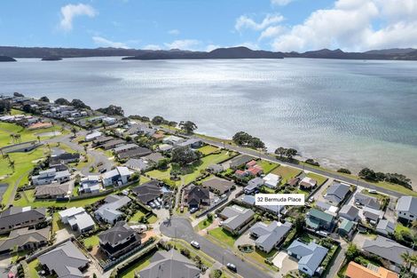 Photo of property in 32 Bermuda Place, One Tree Point, 0118