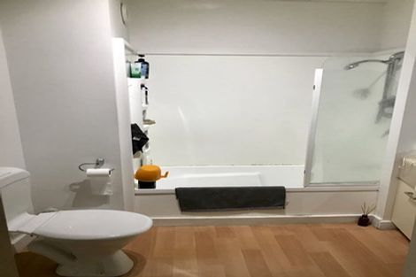 Photo of property in 17 Kent Terrace - Kent Apartments, 6d/16 Kent Terrace, Mount Victoria, Wellington, 6011