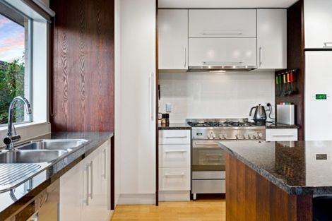 Photo of property in 5 Catlins Place, Fairview Heights, Auckland, 0632